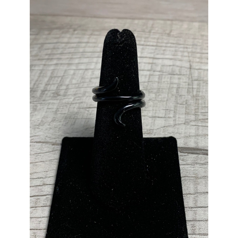 Black Acrylic Wrap Bypass Ring Minimalist Edgy Modern Size‎ 6.5 3386